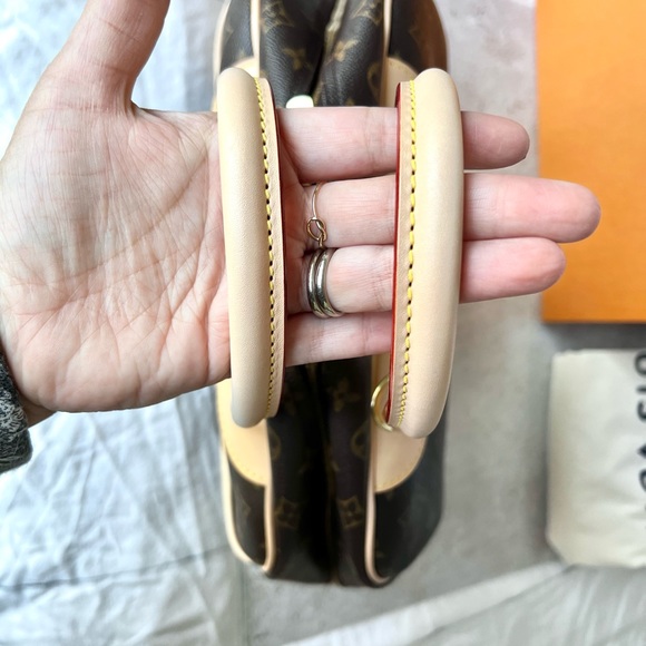 Louis Vuitton Deauville bag with NEW VACHETTA replaced by LV. Receipt included. - Picture 13 of 17